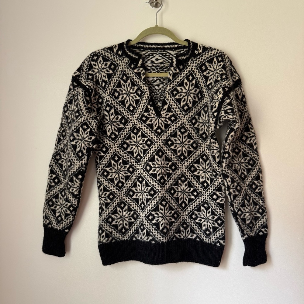 Vtg Handmade Norwegian Wool Sweater | Black & White Nordic Snowflake Fair Isle S